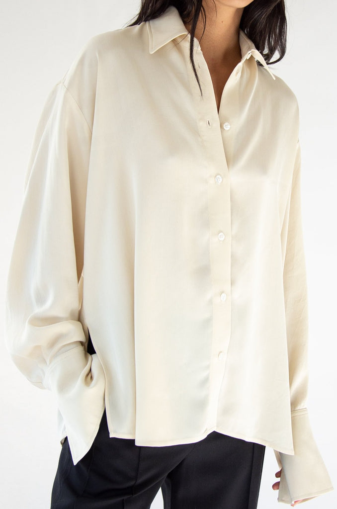 Chemise oversize en soie écrue. Sustainable brand